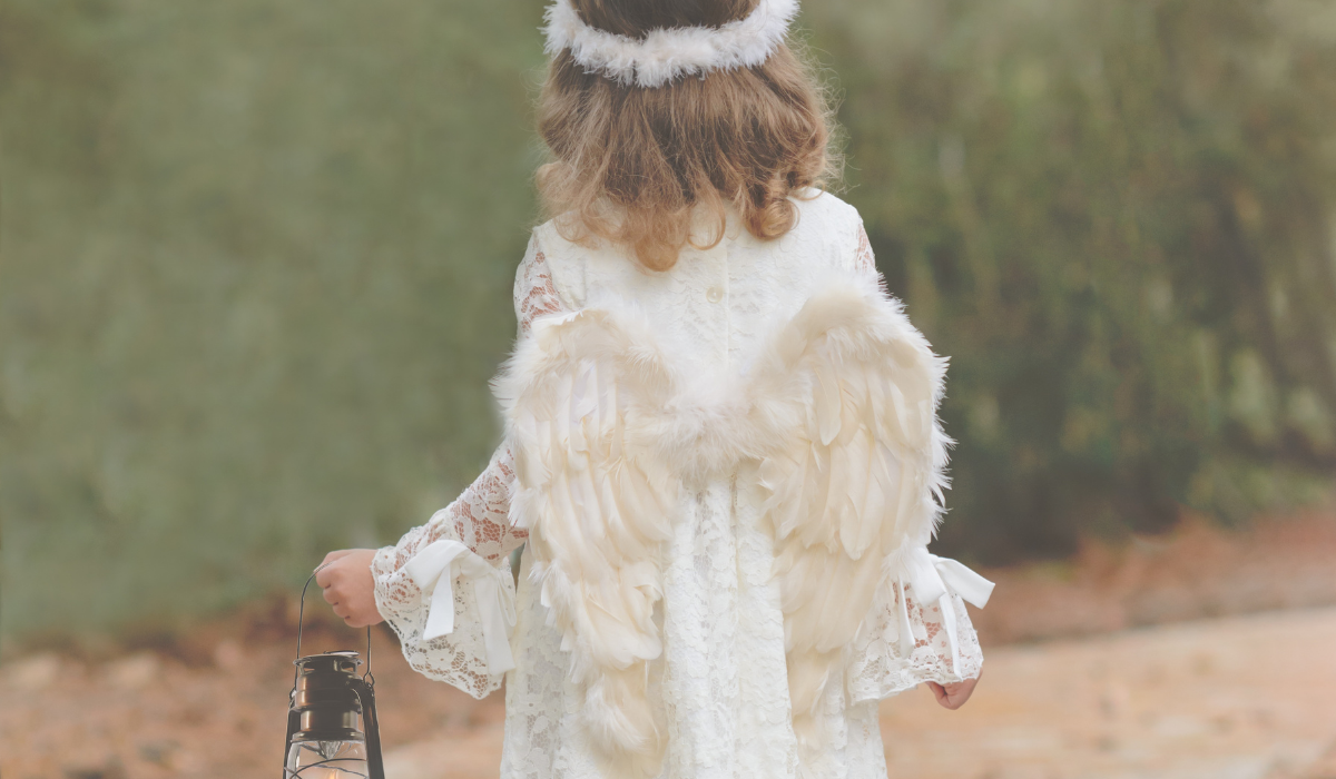 Girl-dressed-as-an-angel