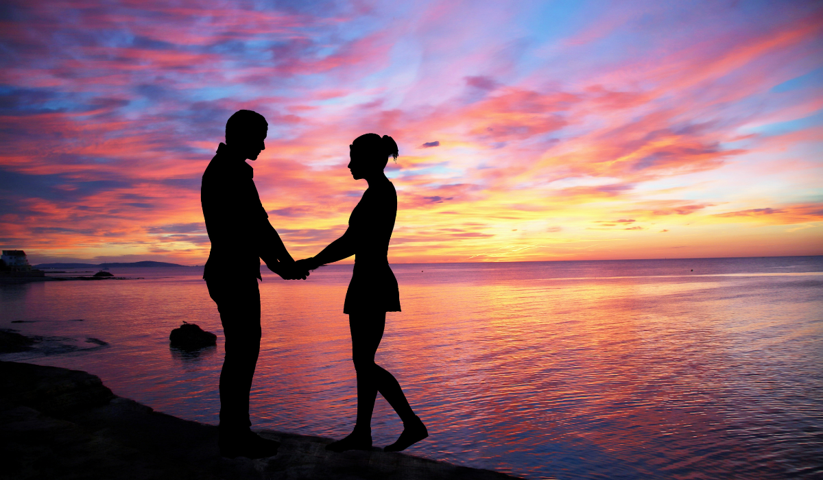 Men-and-women-holding-hands-at-the-waterside