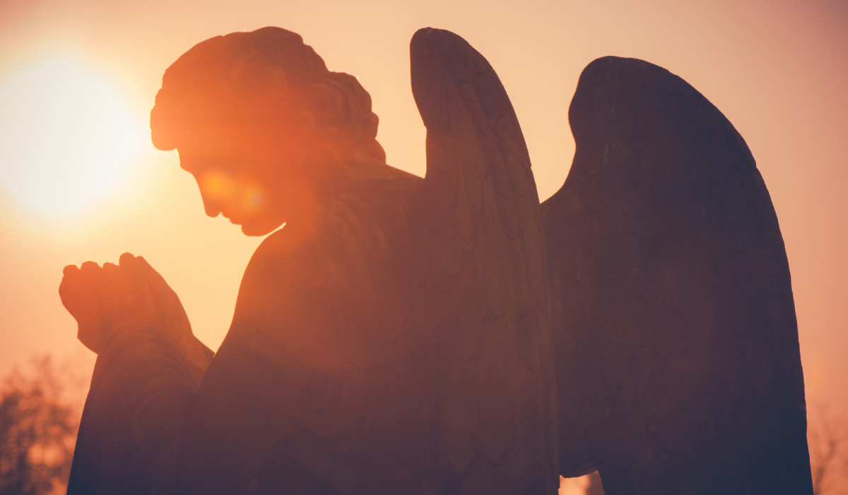Silhouette-of-an-angel-praying